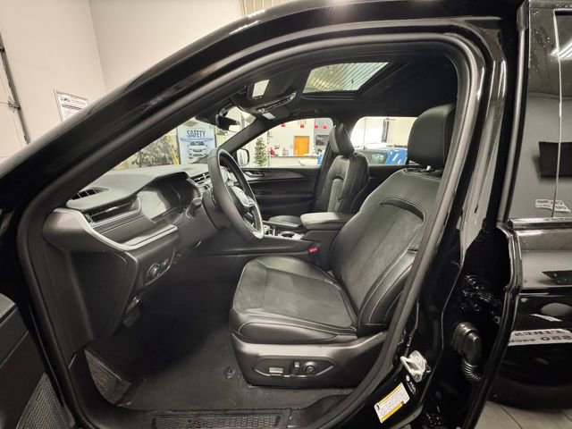 New 2025 Jeep Grand Cherokee Altitude image 5