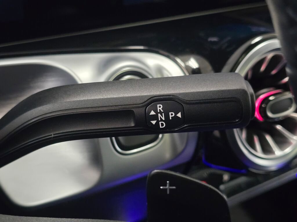 Used 2022 Mercedes-Benz EQB 350 4MATIC image 17