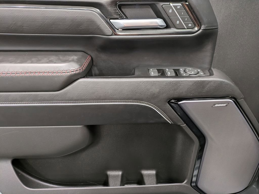 Used 2025 GMC Sierra 2500 AT4X image 10