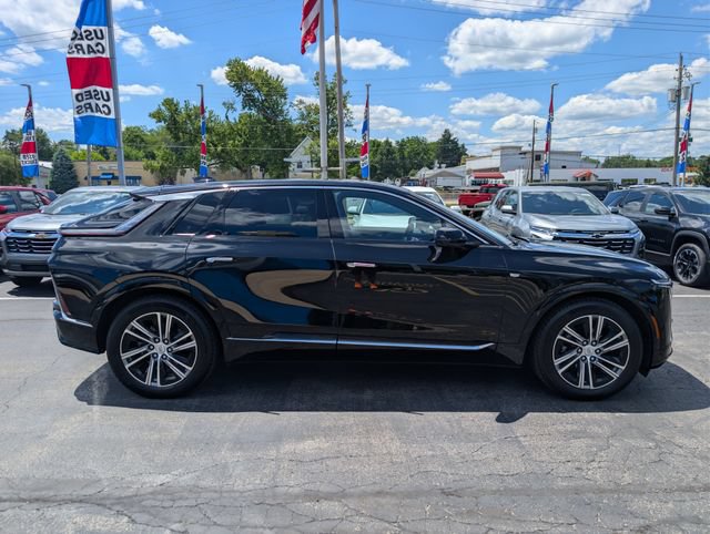 Used 2024 Cadillac Lyriq Luxury AWD/4WD image 6