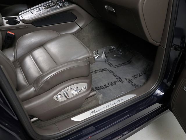 Used 2020 Porsche Macan Turbo image 35