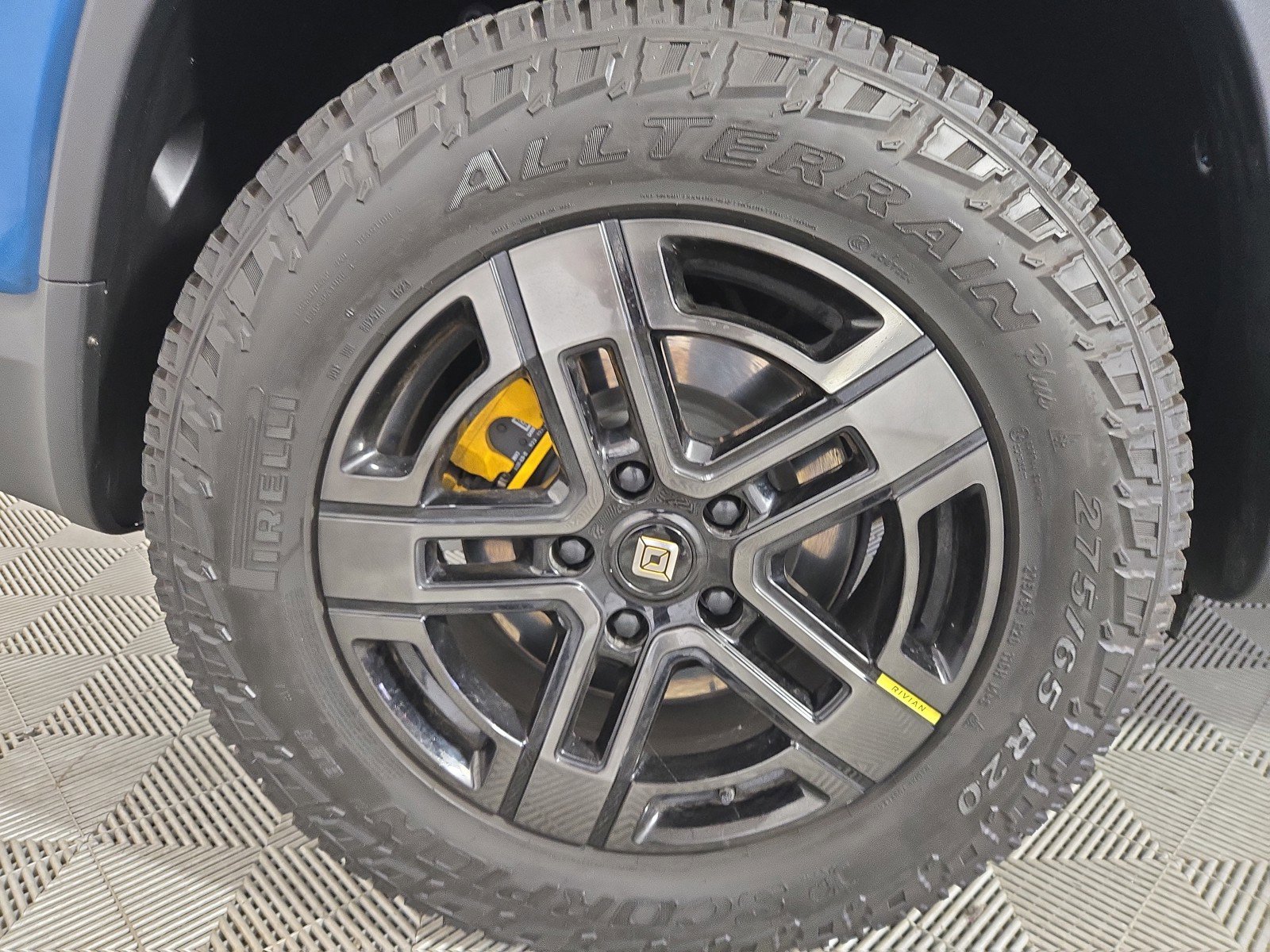 Used 2023 Rivian R1S Adventure AWD/4WD image 12