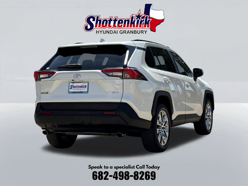 Used 2021 Toyota RAV4 XLE Premium FWD image 6
