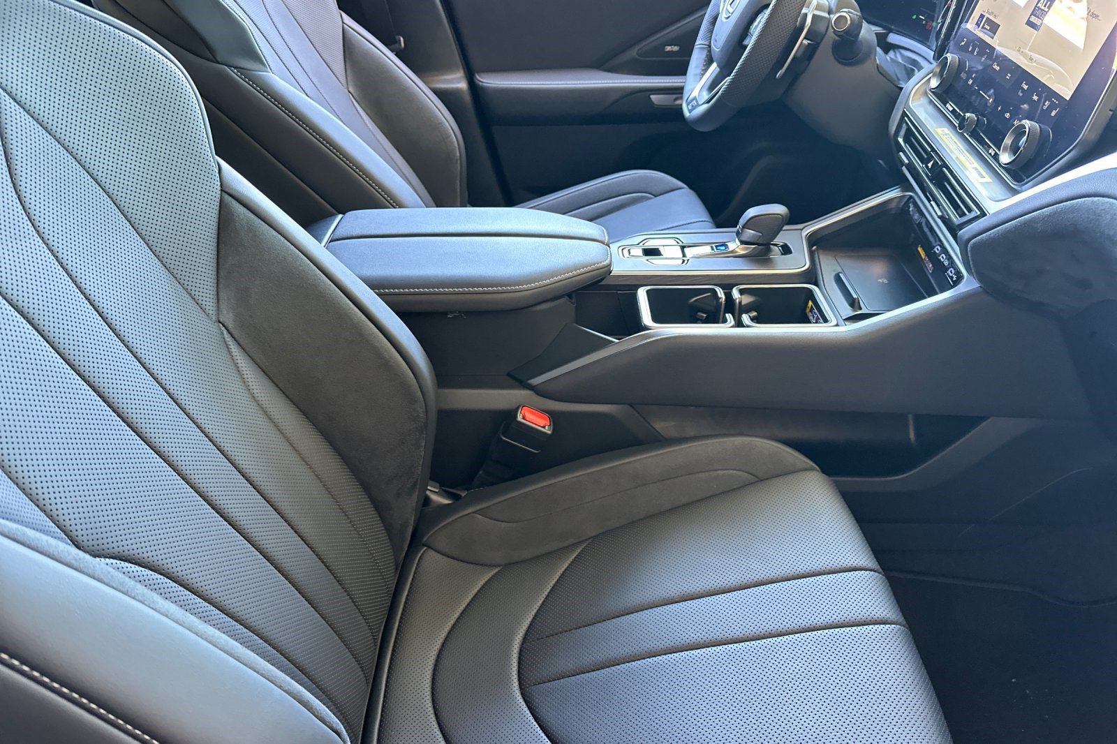 New 2026 Lexus TX 500h AWD image 25