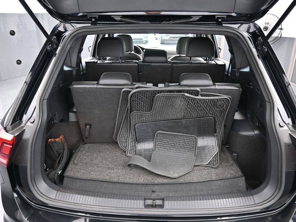 Used 2021 Volkswagen Tiguan SE R-Line image 40