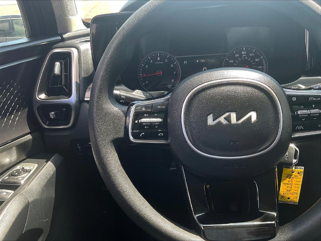 Used 2022 Kia Sorento LX FWD image 11