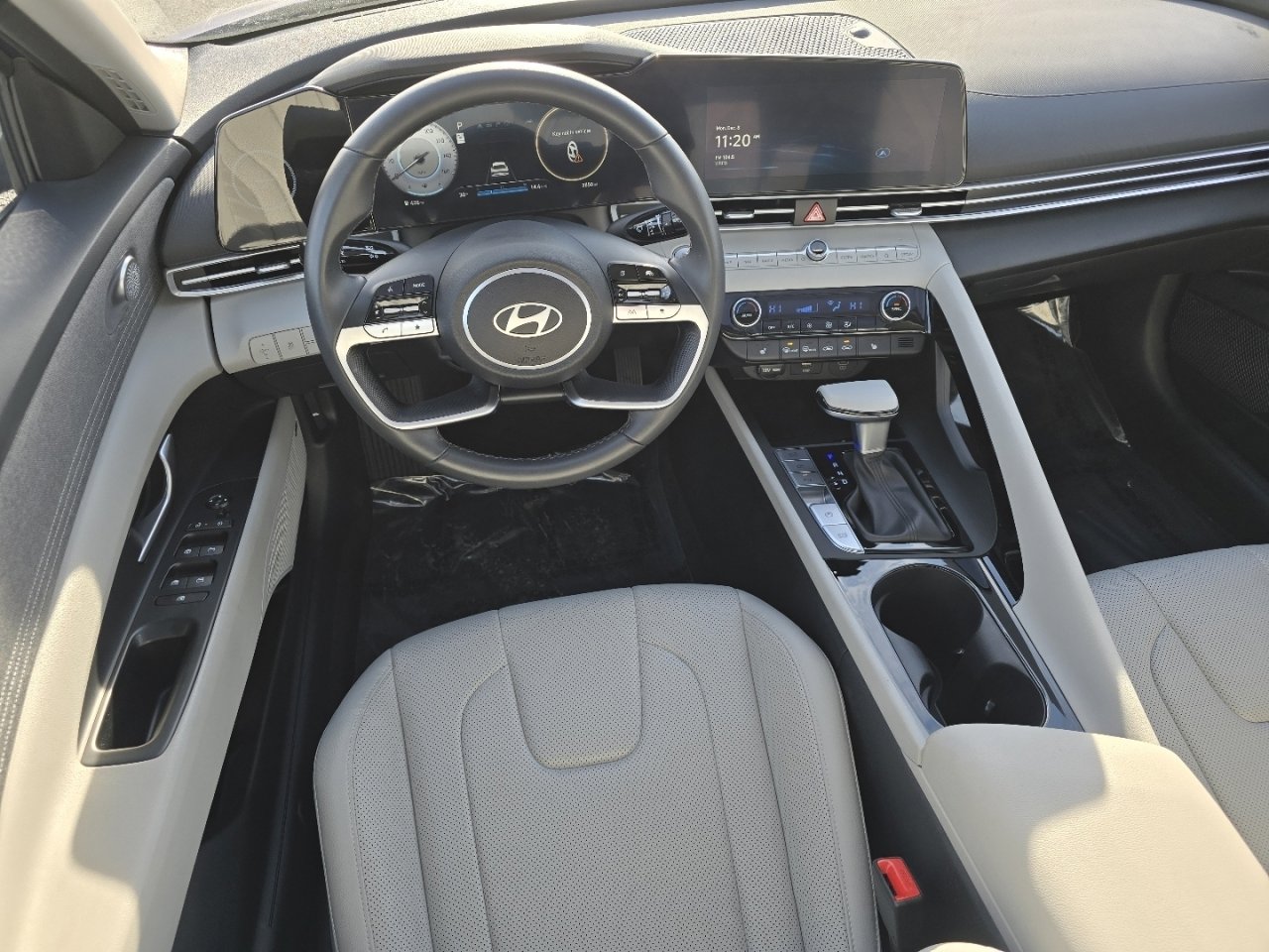 Used 2024 Hyundai Elantra Limited image 25