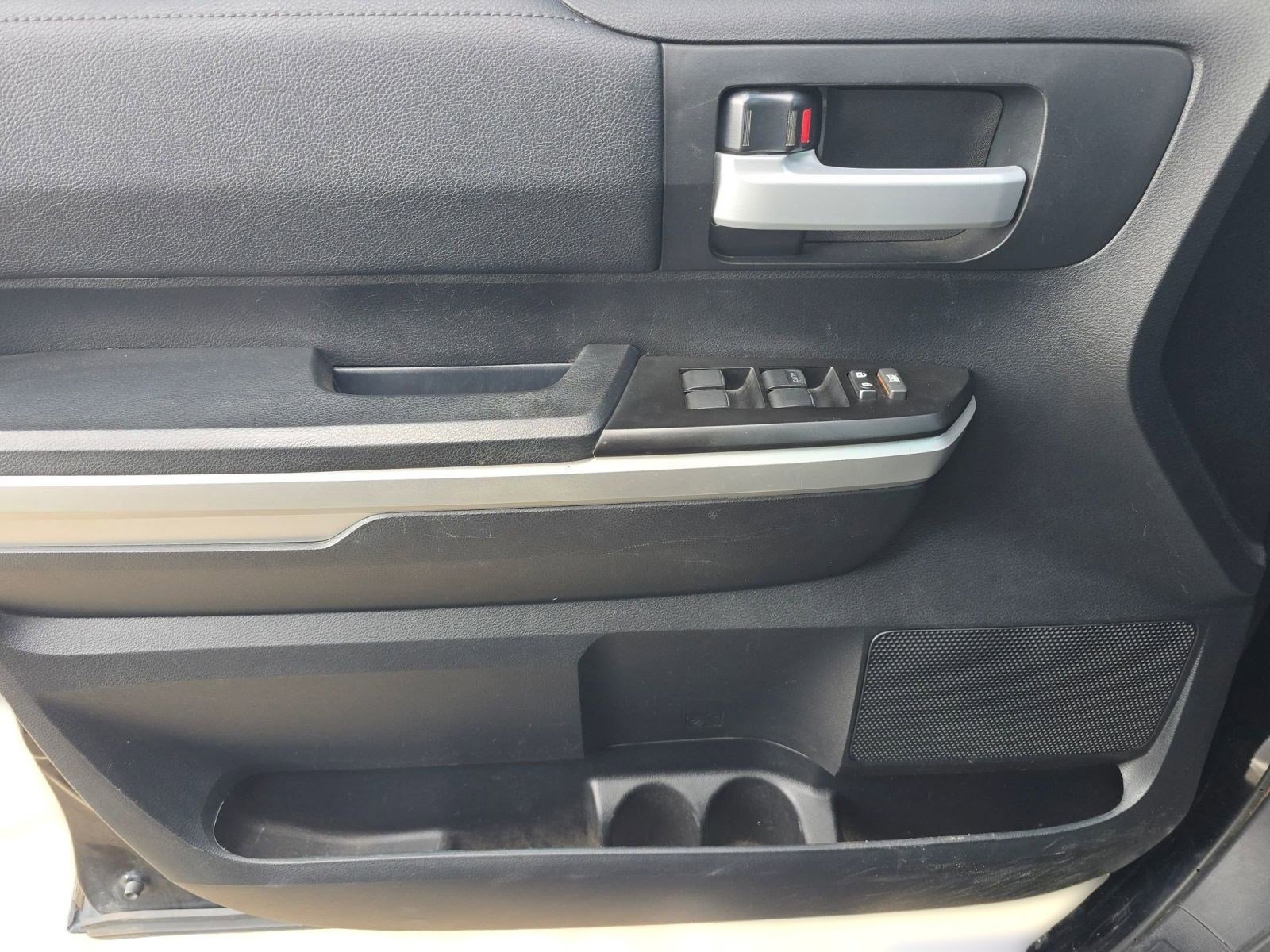 Used 2017 Toyota Tundra SR5 w/ SR5 Upgrade Package image 12