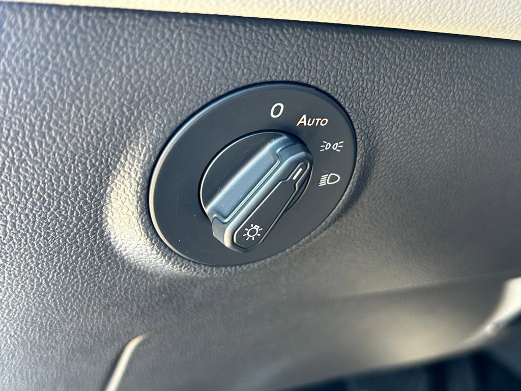 Certified 2023 Volkswagen Taos SE image 23