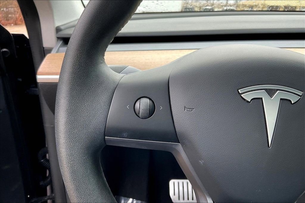 Used 2020 Tesla Model Y Long Range image 11