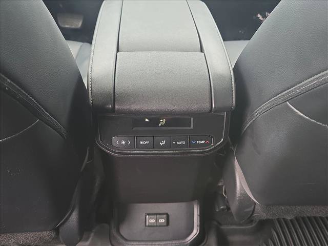 Used 2022 Toyota Highlander XLE FWD image 18