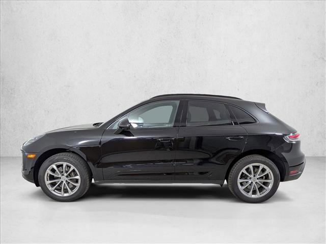 Certified 2024 Porsche Macan image 2