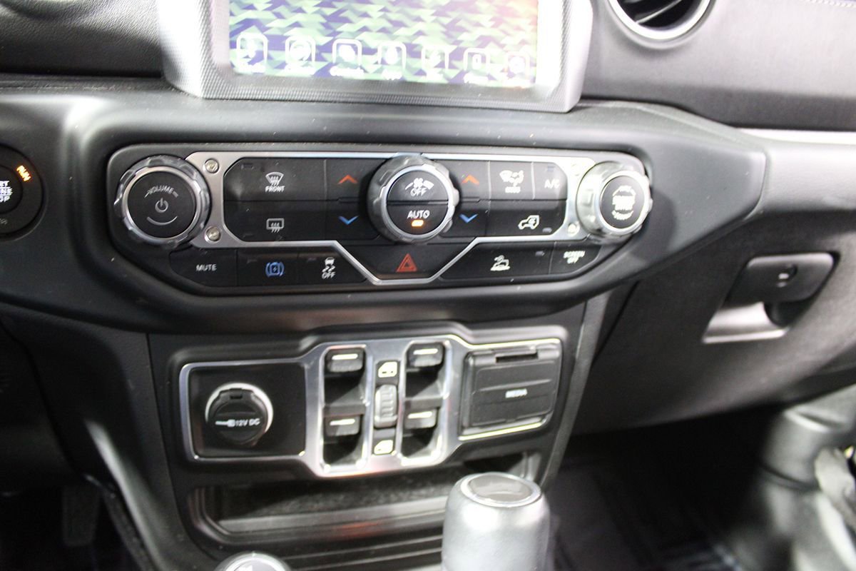 Used 2023 Jeep Wrangler Sahara AWD/4WD image 18