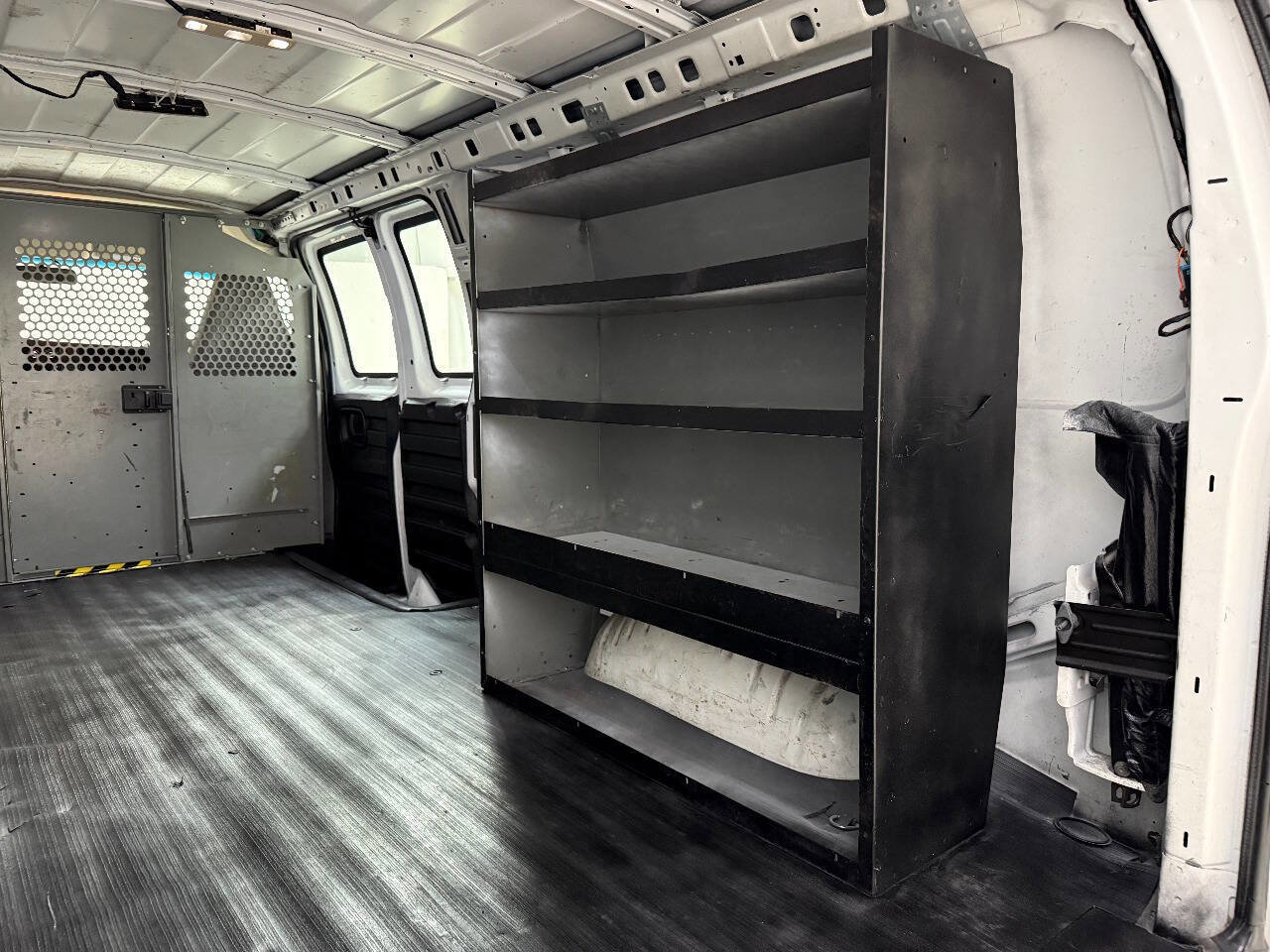 Used 2017 Chevrolet Express 2500 Extended image 29