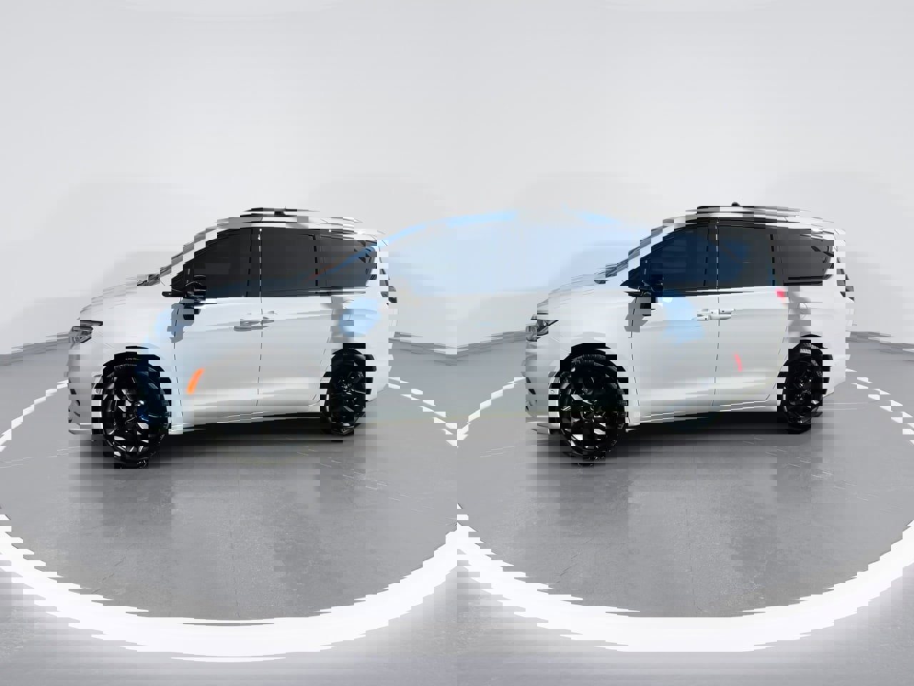 Used 2024 Chrysler Pacifica Touring-L w/ S Appearance Package image 10