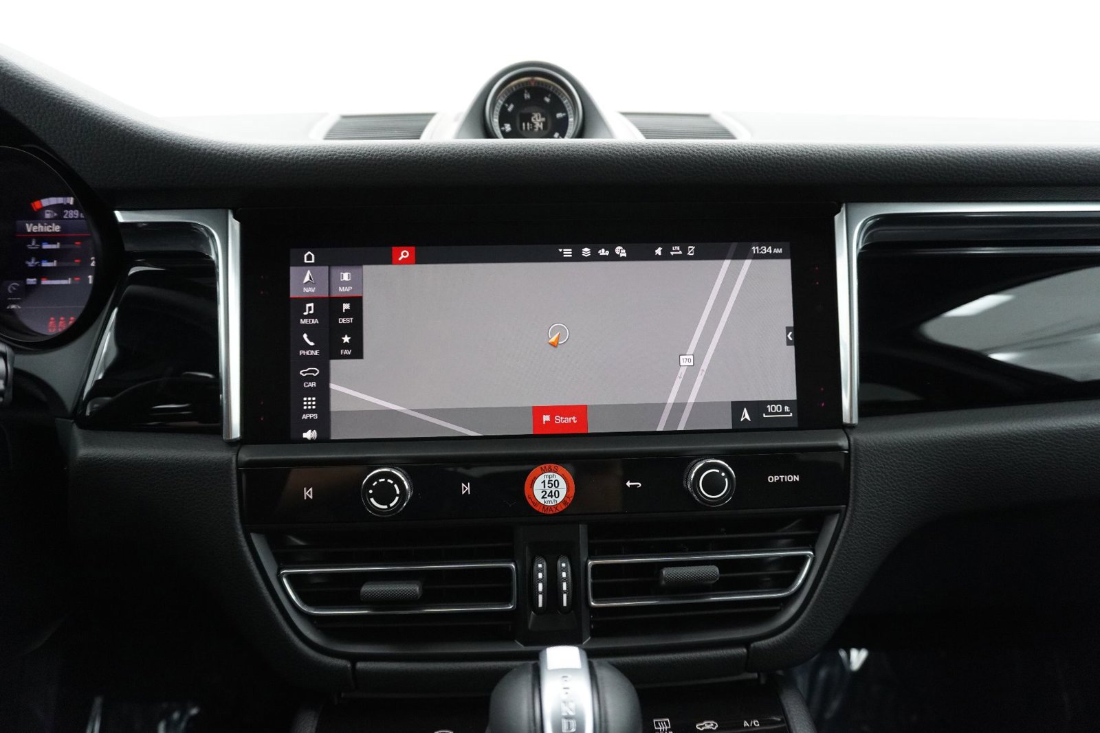 Certified 2025 Porsche Macan AWD/4WD image 24
