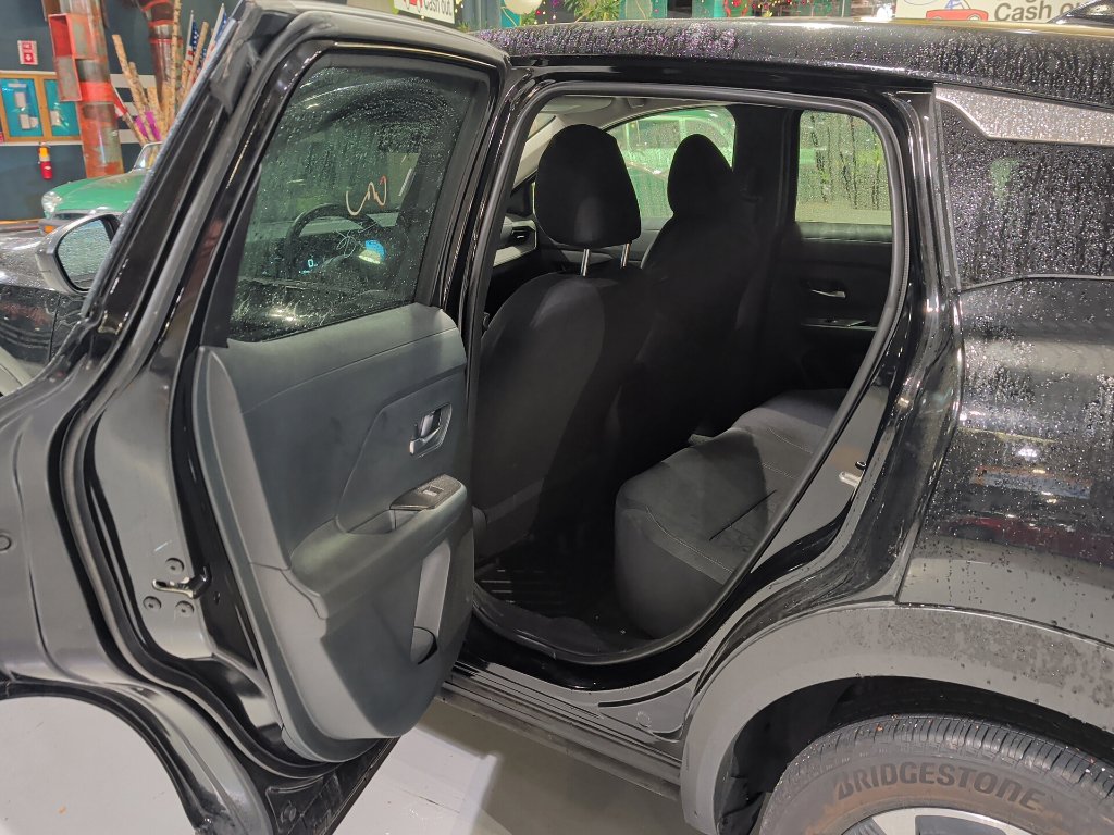Used 2025 Nissan Kicks SV AWD/4WD image 13