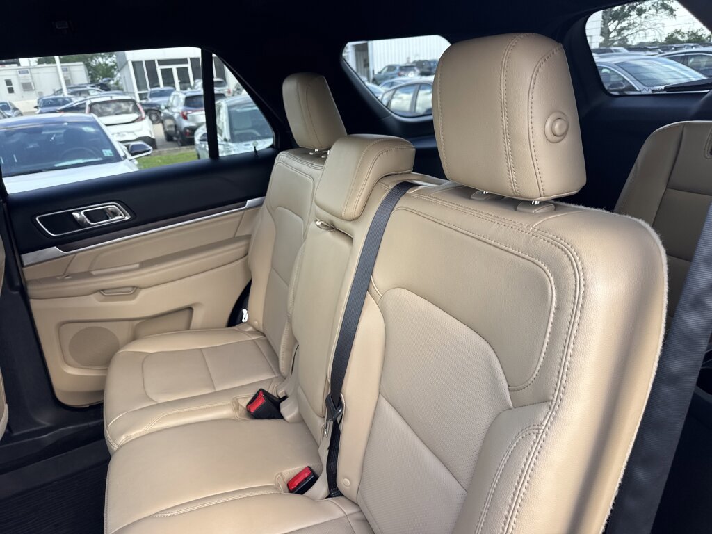 Used 2017 Ford Explorer Limited w/ Equipment Group 301A image 7