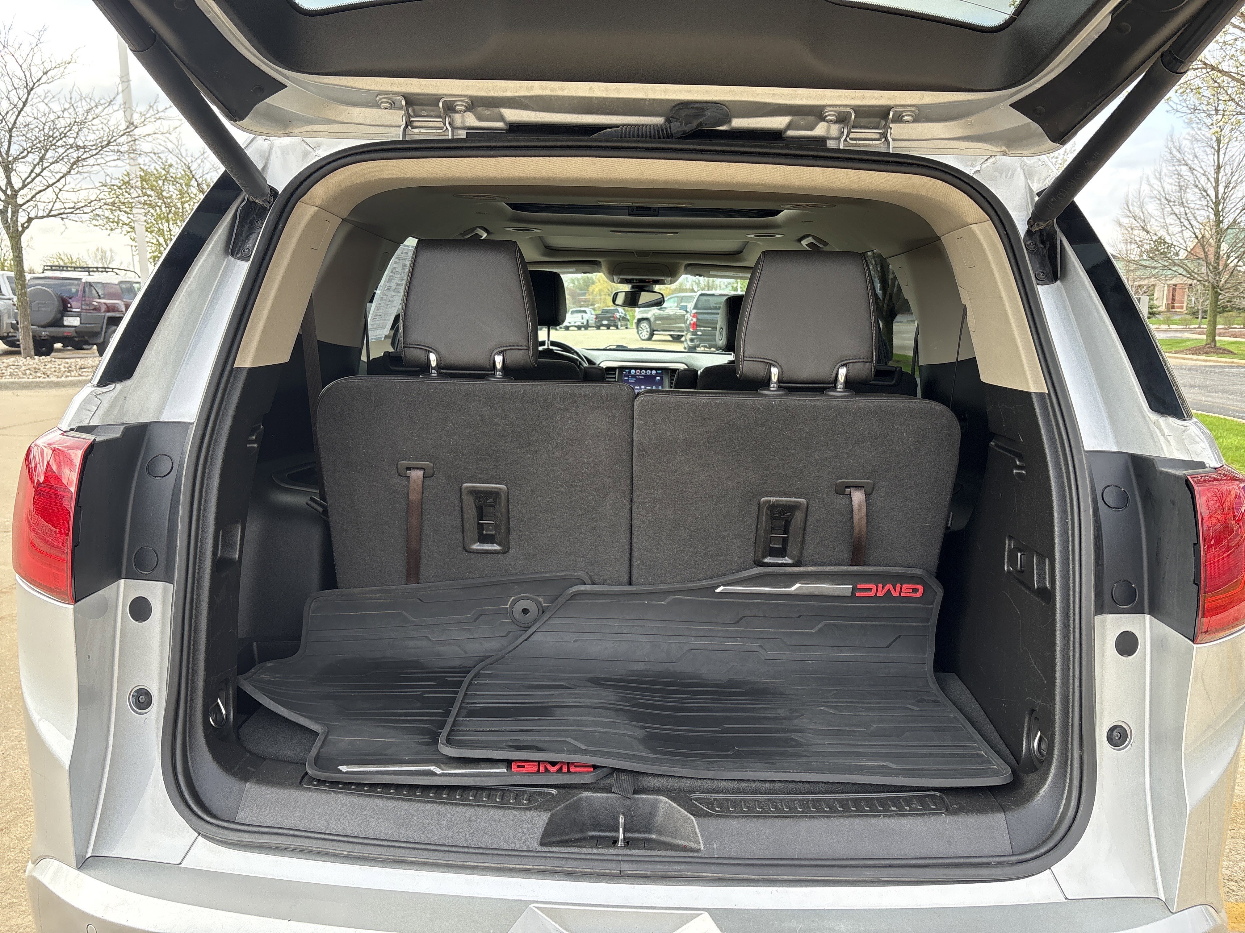 Used 2019 GMC Acadia Denali w/ Technology Package AWD/4WD image 15