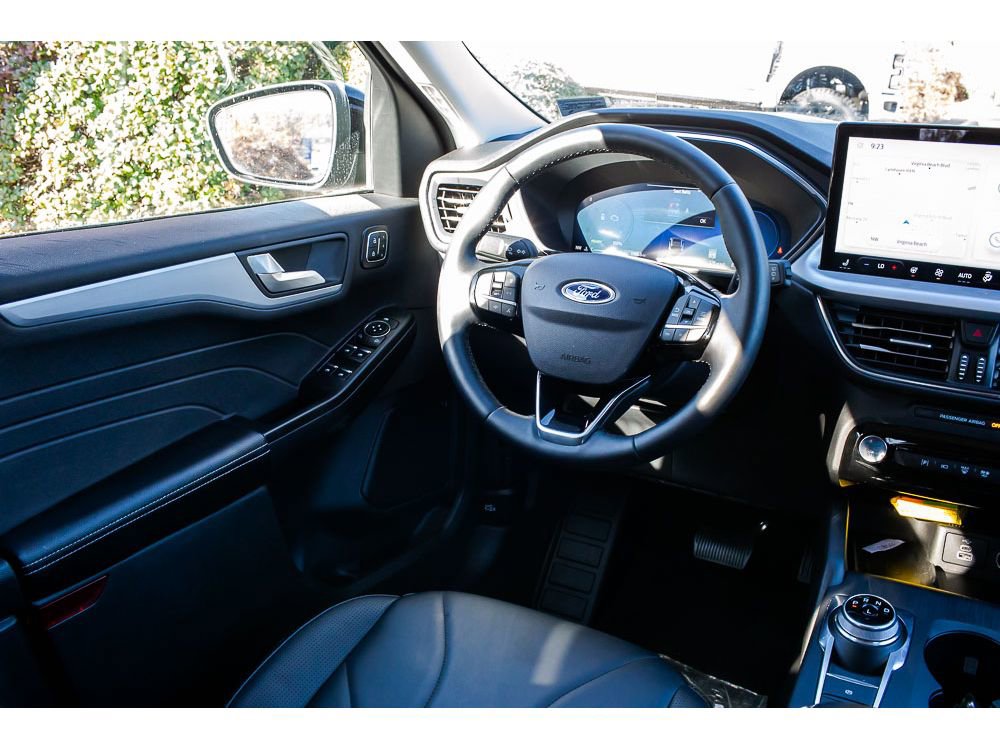 Used 2025 Ford Escape SE w/ PHEV Premium Package image 13