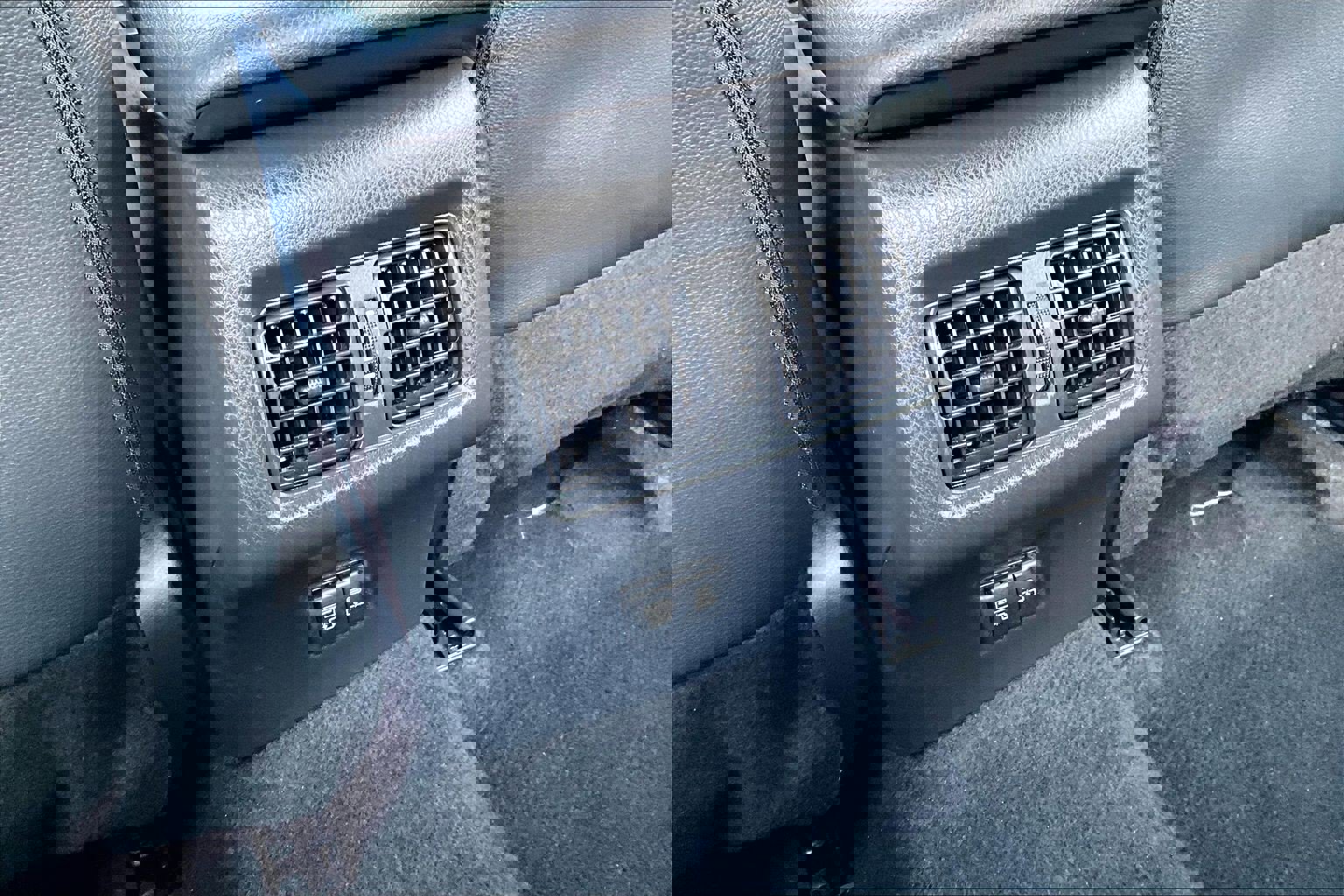 Used 2025 Toyota Camry SE image 31