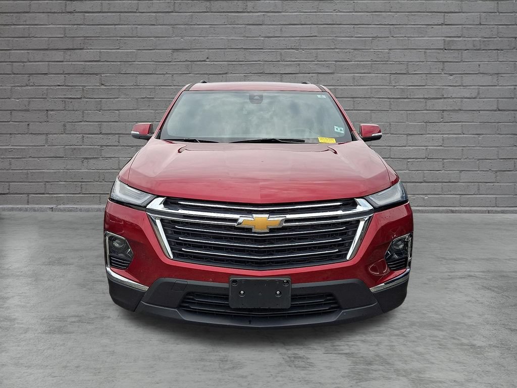 Used 2023 Chevrolet Traverse LT FWD image 2