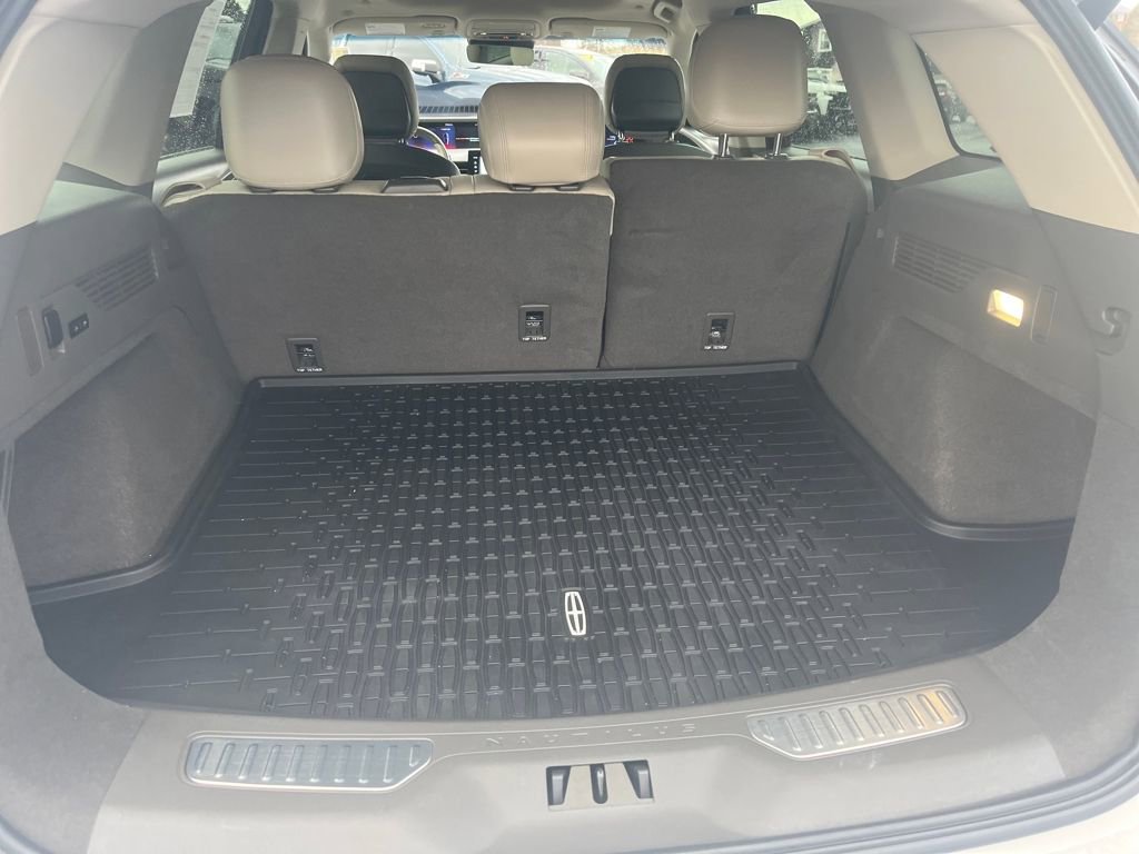 Used 2024 Lincoln Nautilus Reserve w/ Equipment Group 202A image 26