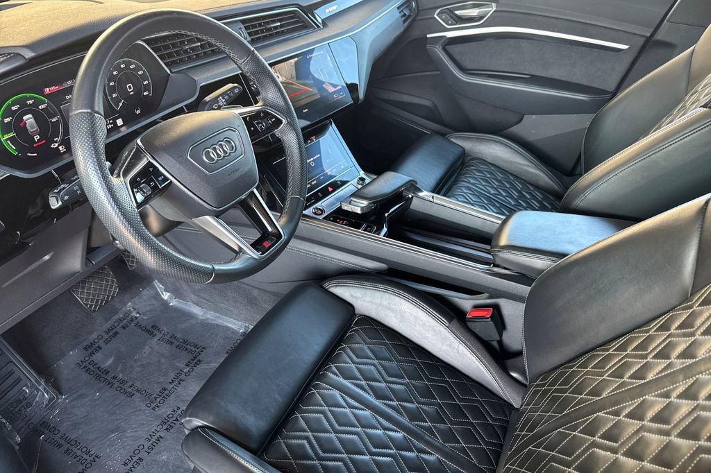 Used 2022 Audi e-tron S Prestige image 9