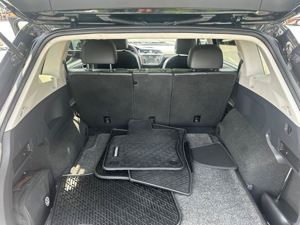 Used 2020 Volkswagen Tiguan SE w/ Panoramic Sunroof Package AWD/4WD image 14