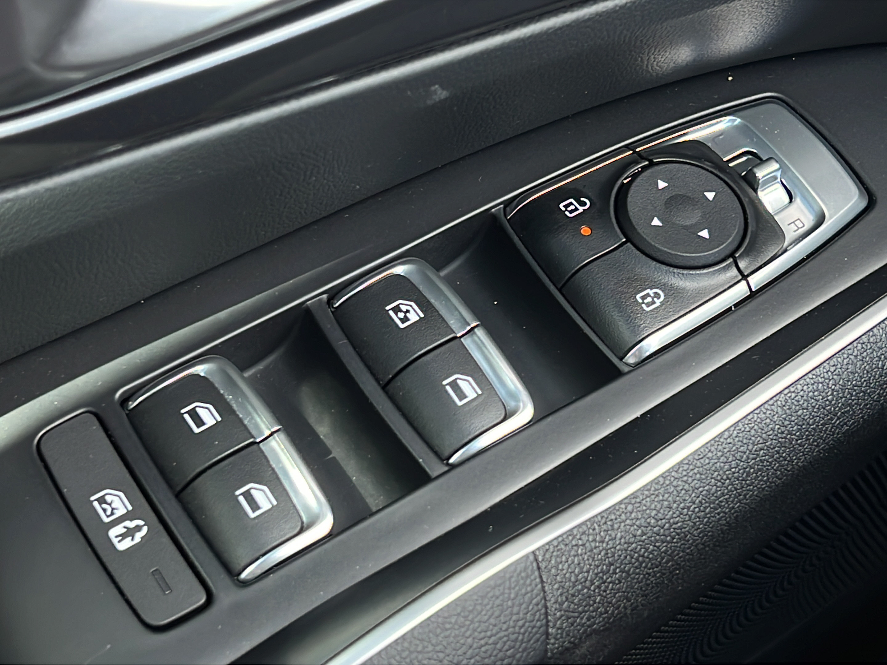 New 2026 Kia Sorento LX FWD image 17