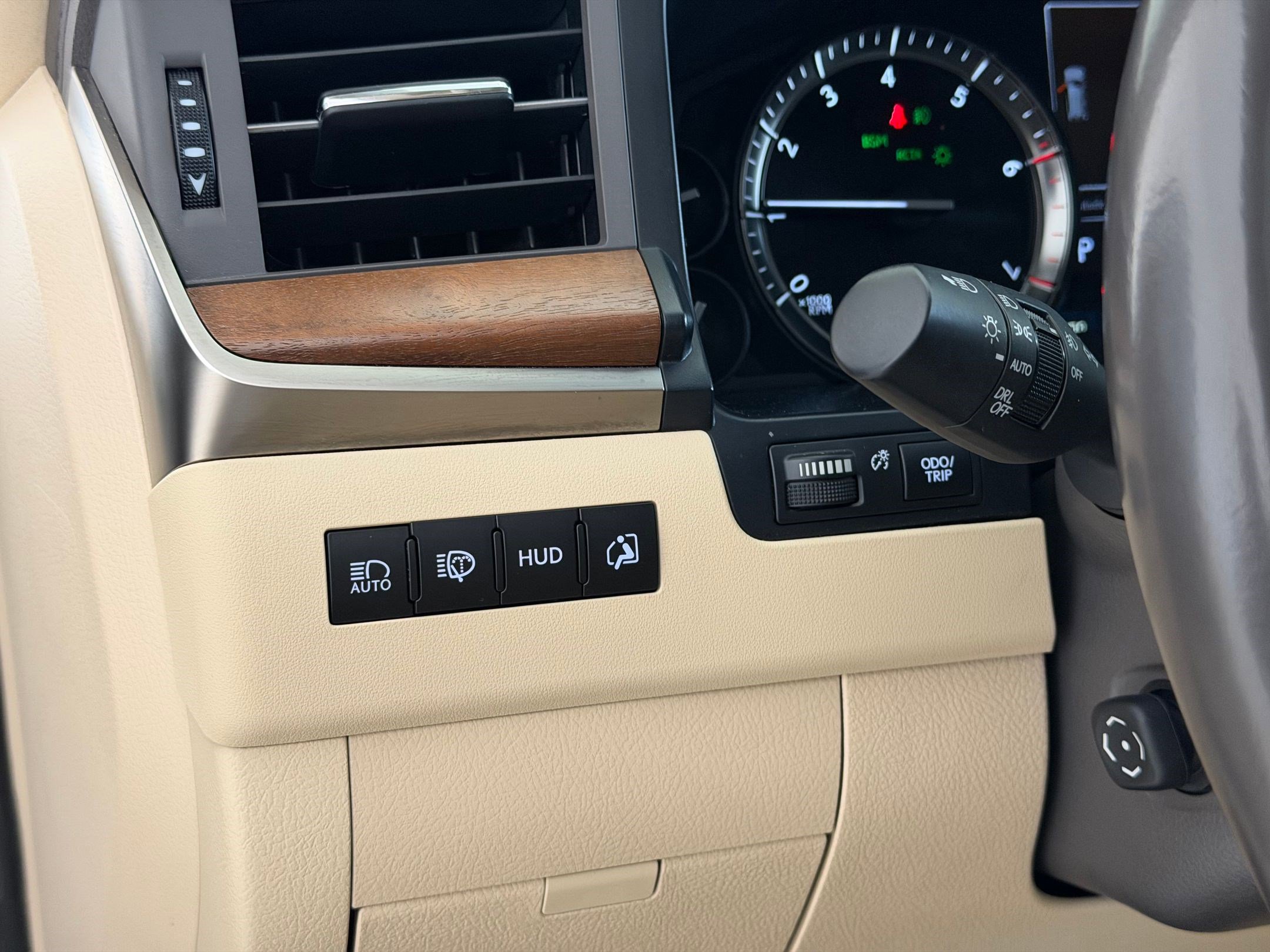 Used 2020 Lexus LX 570 4WD w/ Luxury Package image 20