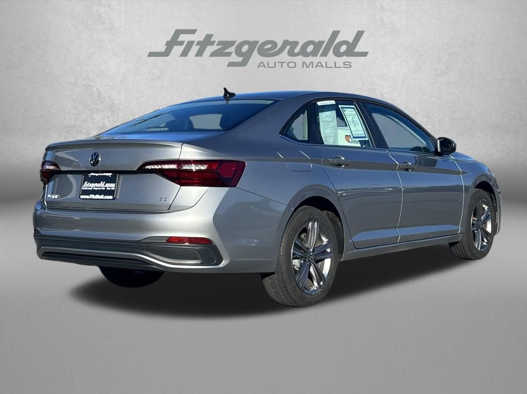 Used 2024 Volkswagen Jetta SE image 7