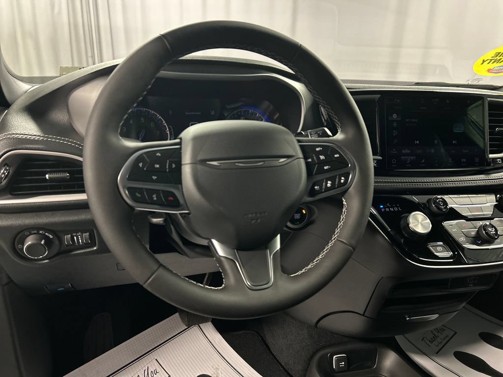 New 2027 Chrysler Pacifica Select w/ Family Tech Group FWD image 13