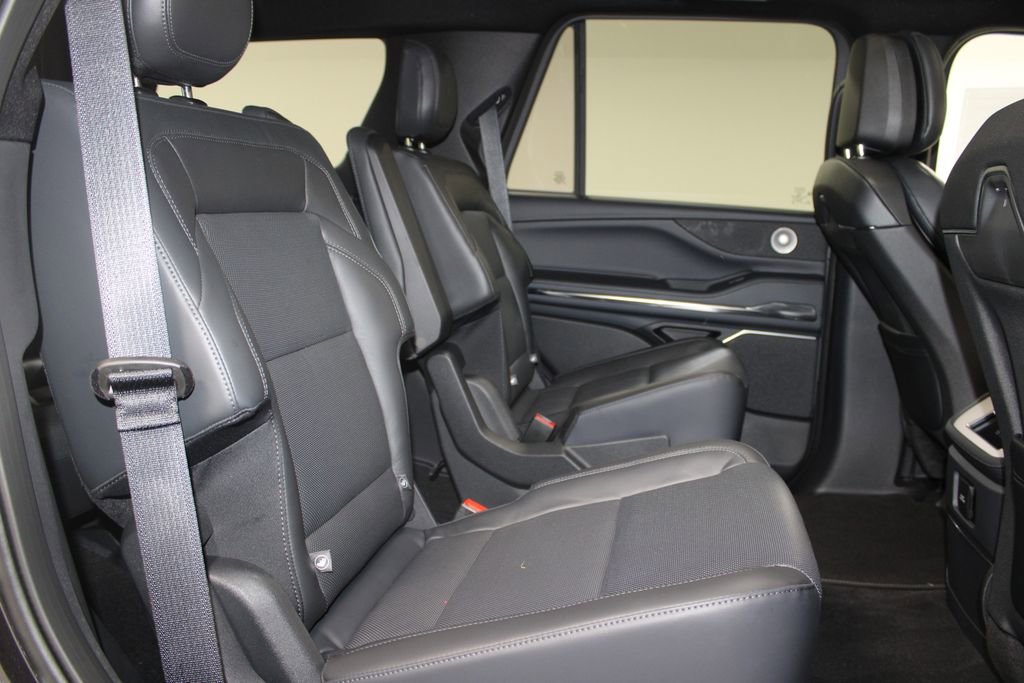 New 2025 Lincoln Navigator Reserve w/ Jet Appearance Package image 32