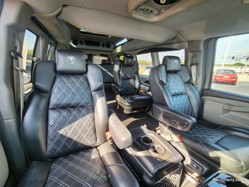 Used 2021 Chevrolet Express 2500 image 2