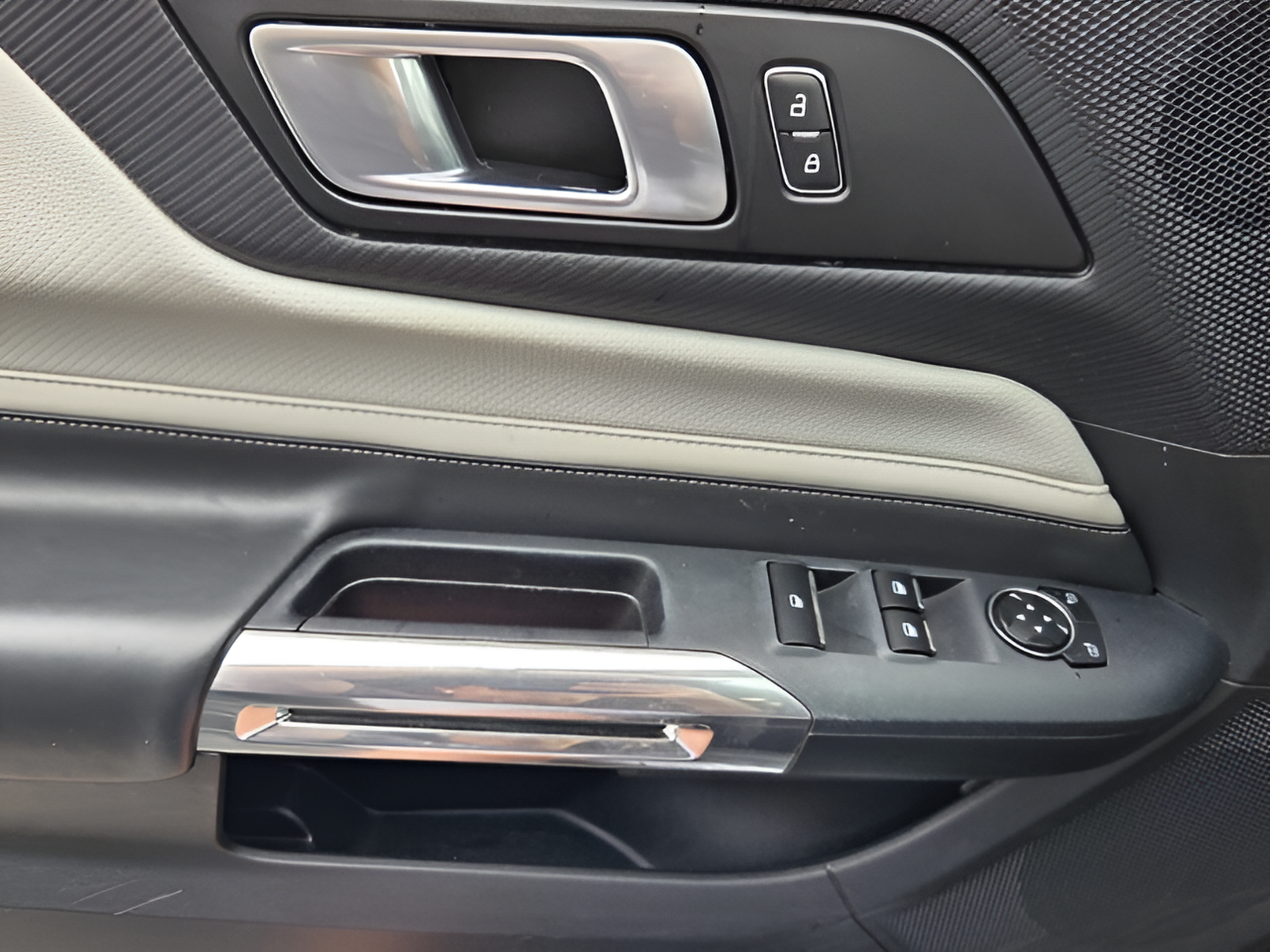 Used 2024 Ford Mustang Premium RWD image 27