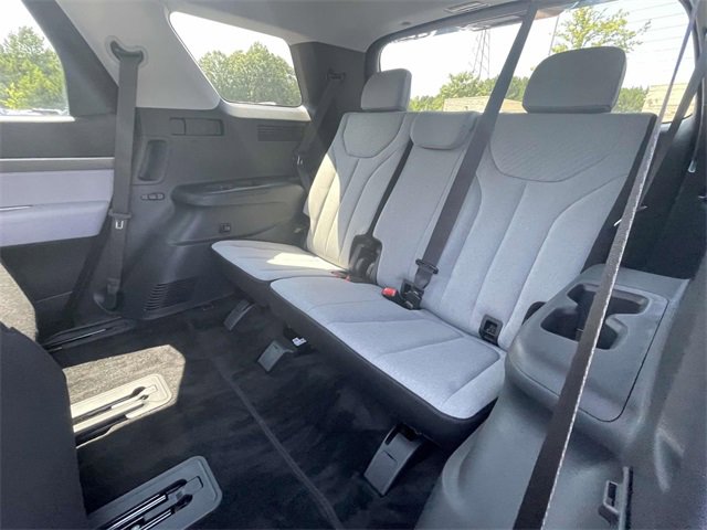 Certified 2025 Hyundai Palisade SE image 10