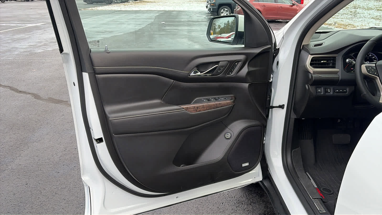 Used 2023 GMC Acadia Denali w/ Denali Ultimate Package image 5