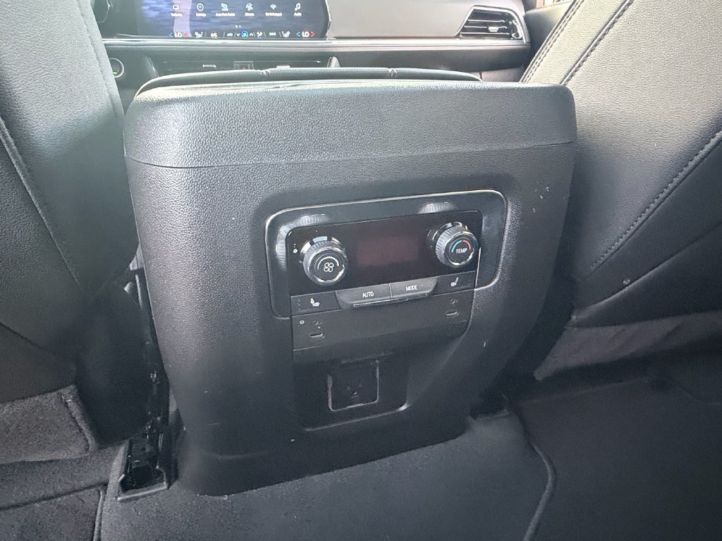 Used 2025 Chevrolet Suburban RST w/ Comfort Package RWD image 12