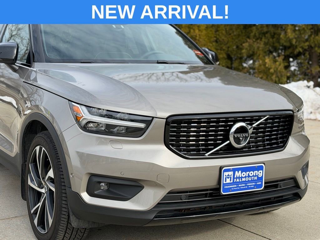 Used 2022 Volvo XC40 T5 R-Design w/ Advanced Package image 2