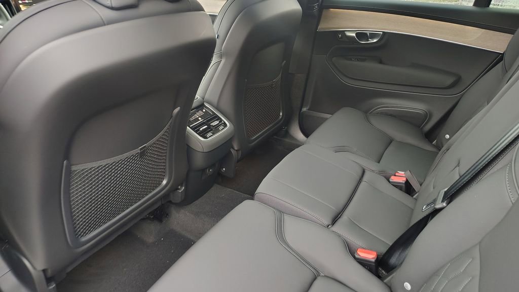 New 2026 Volvo XC90 B6 Plus image 28