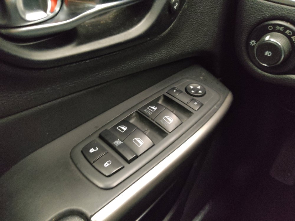 Used 2020 Jeep Cherokee Limited w/ Advanced Safety Group FWD image 27