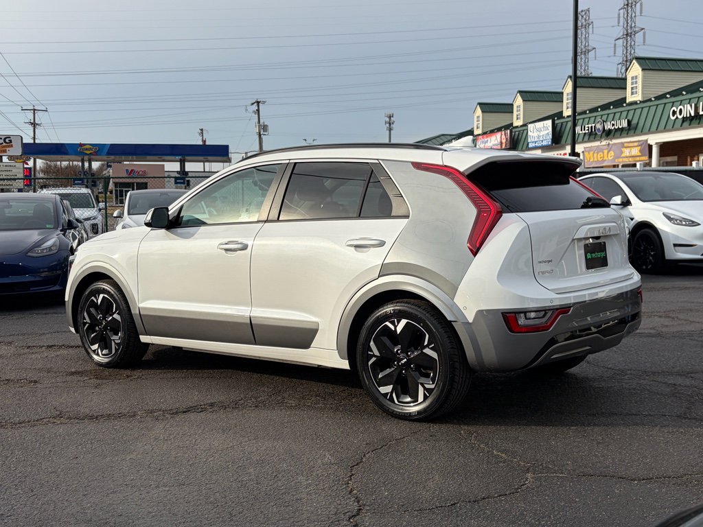 Used 2023 Kia Niro Wave w/ Wave Preserve Package image 2