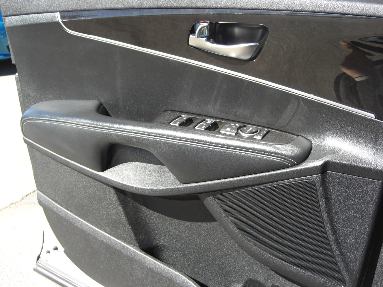 Used 2017 Kia Sorento LX w/ LX Convenience Package image 18