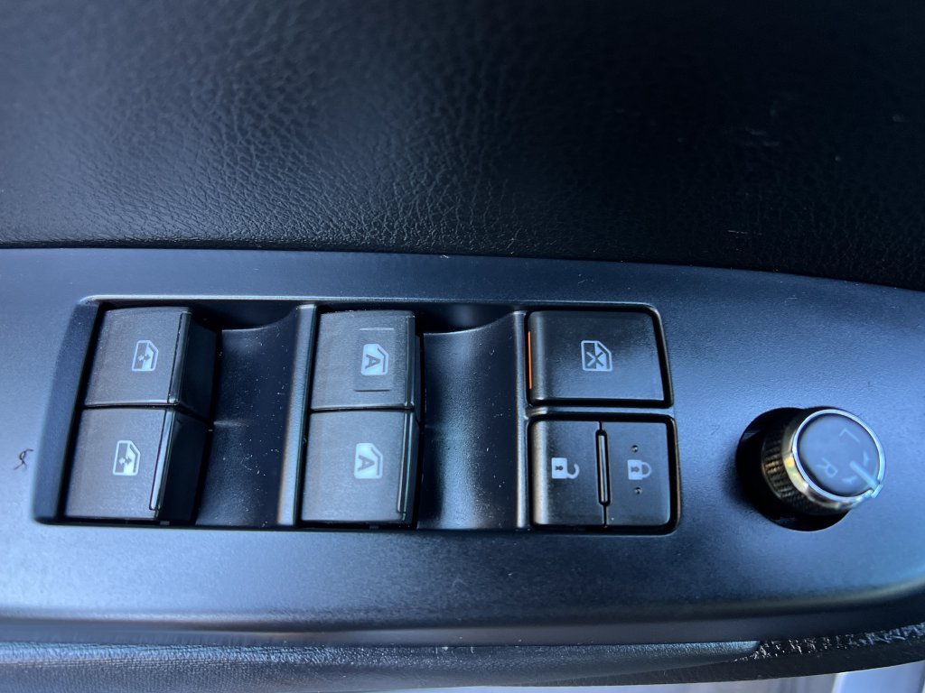 Used 2017 Toyota Highlander XLE w/ Carpet Mat Package AWD/4WD image 12