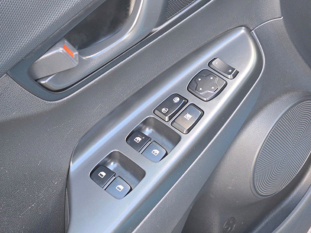 Used 2023 Hyundai Kona SEL image 18