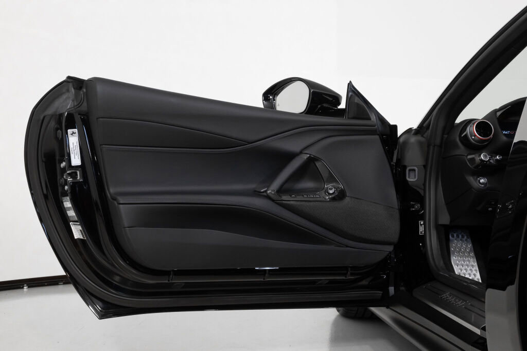 Used 2023 Ferrari 812 GTS image 33