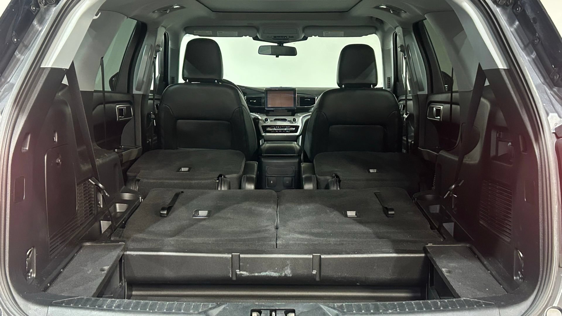 Used 2022 Ford Explorer XLT w/ Equipment Group 202A AWD/4WD image 43