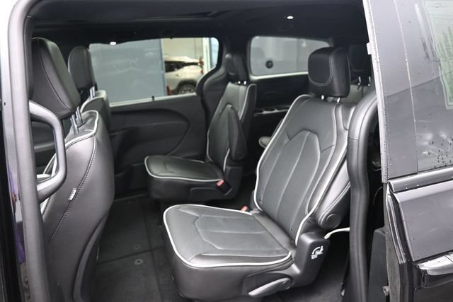 New 2027 Chrysler Pacifica Limited FWD image 10