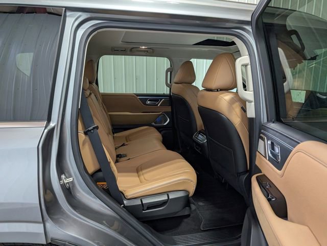 Used 2025 INFINITI QX80 Sensory image 30